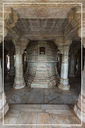 Ranakpur (460) Chaturmukha Dharana Vihara (Santuário principal)