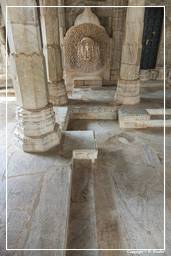 Ranakpur (504) Chaturmukha Dharana Vihara (Parshvanatha com 1008 cabeças de serpente)