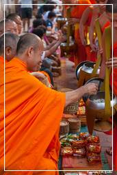 Luang Prabang Almosen für die Mönche (88)