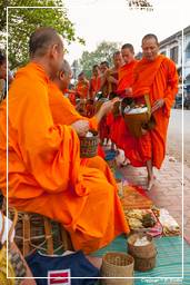 Luang Prabang Aumône aux moines (192)