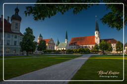 Altötting (41) Stiftspfarrkirche St. Philipp und Jakob