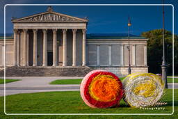 Königsplatz (67) Raccolta delle balle - Michael Beutler