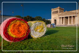 Königsplatz (83) Ballenernte - Michael Beutler