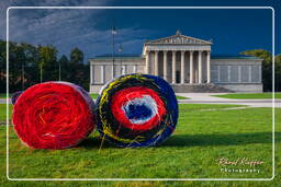 Königsplatz (147) Ballenernte - Michael Beutler