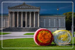 Königsplatz (237) Bale Harvest - Michael Beutler