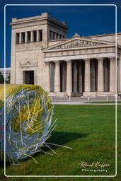 Königsplatz (250) Récolte des Balles - Michael Beutler