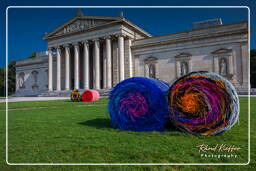 Königsplatz (358) Ballenernte - Michael Beutler