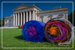 Königsplatz (385) Raccolta delle balle - Michael Beutler