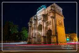 Siegestor, Munich by night (2)
