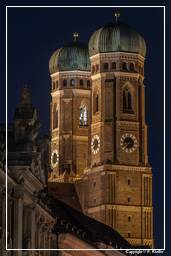 Munich by night (87) Frauenkirche