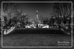 Friedensengel (1) Black-and-white