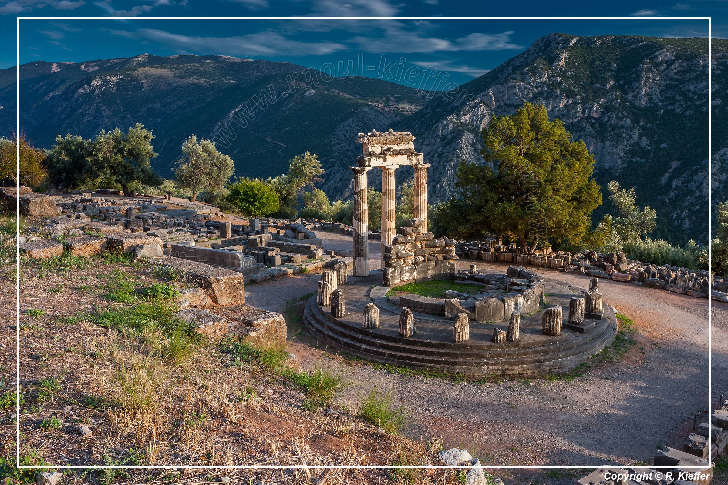 Delfos (395) Tholos no santuário de Atena Pronaia