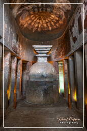 Grotte di Ajanta (217) Grotta 9 (Chaitya)