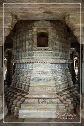 Ranakpur (473) Chaturmukha Dharana Vihara (Sanctuaire principal)