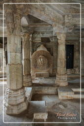 Ranakpur (502) Chaturmukha Dharana Vihara (Parshvanatha com 1008 cabeças de serpente)