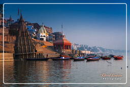 Varanasi (200) Ratneshwar Mahadev Temple - Vishnu Ji Charan Paduka Mandir