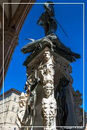 Florence (111) Piazza della Signoria - Benvenuto Cellini’s Perseus with the Head of Medusa