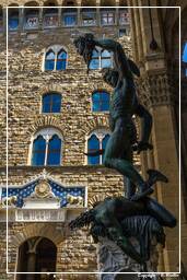 Florenz (152) Piazza della Signoria - Benvenuto Cellinis Perseus mit dem Kopf der Medusa