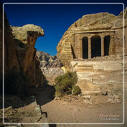 Petra (123) Tumba del Jardín