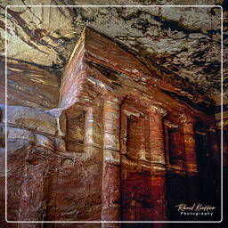 Lion Triclinium, Petra (126)