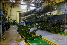 Mating Block E on Soyuz Packet, GIOVE-B launch campaign (4803)