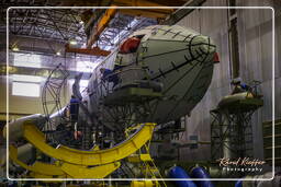 Mating Block E on Soyuz Packet, GIOVE-B launch campaign (5001)