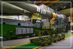 Mating Block E on Soyuz Packet, GIOVE-B launch campaign (5061)