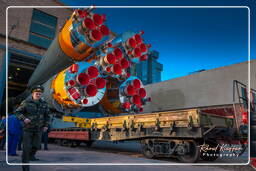 Soyuz rollout, GIOVE-B launch campaign (5176)