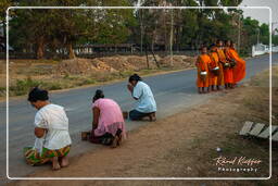 Alms to the Monks, Don Khong Island (171)