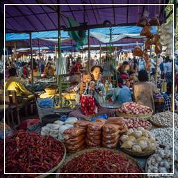 Birmanie (370) Bagan - Market