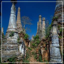 Myanmar (606) Inle - Shwe Indein Pagoda