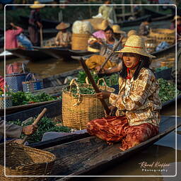 Myanmar (649) Inle - Floating Market