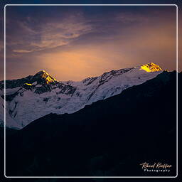 Annapurna Fernwanderweg (145) Annapurna II (7.937 m) and III