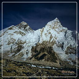 Khumbu (61) Everest (8,848 m) - Nuptse (7,861 m)