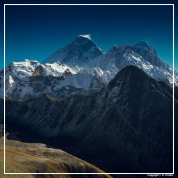 Khumbu (269) Everest (8,848 m)