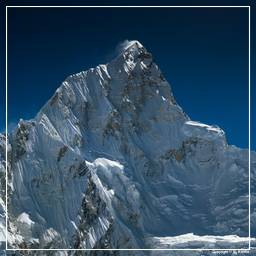 Khumbu (320) Nuptse (7,861 m)