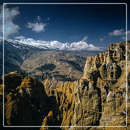 Nilgiri (7061m), Mustang (243)