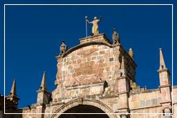 Cusco (8) Triumphal arch - Arco de Santa Clara
