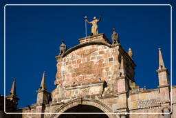 Triumphal arch - Arco de Santa Clara, Cusco (8)