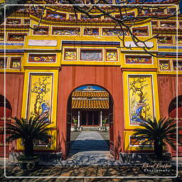 Huế (17) Imperial City - Gate to Pavilion of Splendour (Hiển Lâm các)