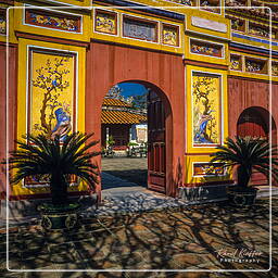 Huế (18) Cité Impériale - Porte vers pavillon de la Splendeur (Hiển Lâm các)